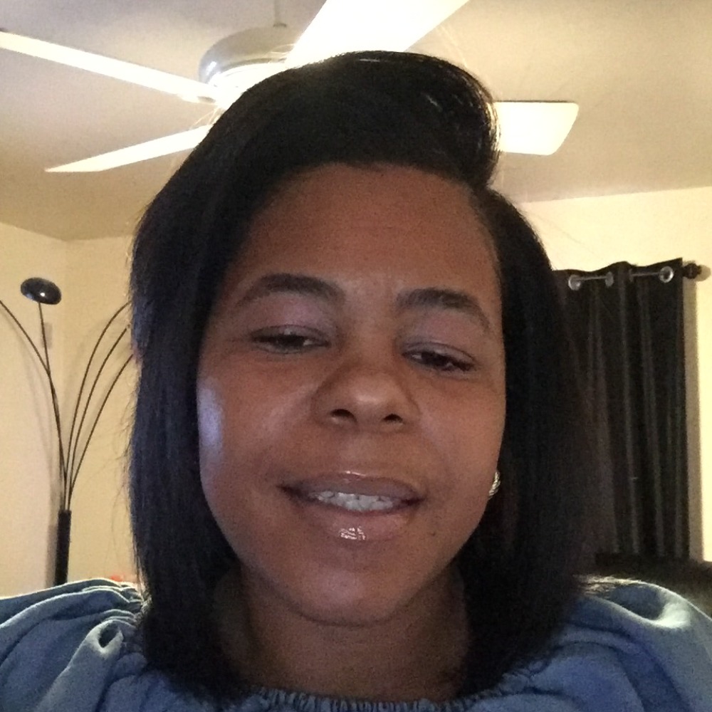 Meet your Posher, Desiree